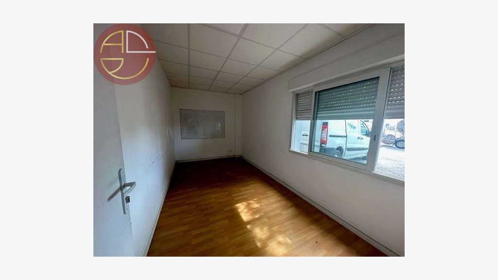 Loue bureaux de 150m² en zic à Labarthe sur Leze