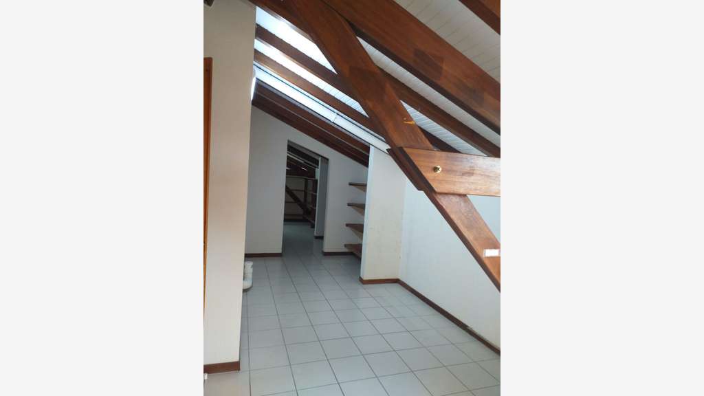 A louer bureaux de 165m² Zone franche Dillon Stade