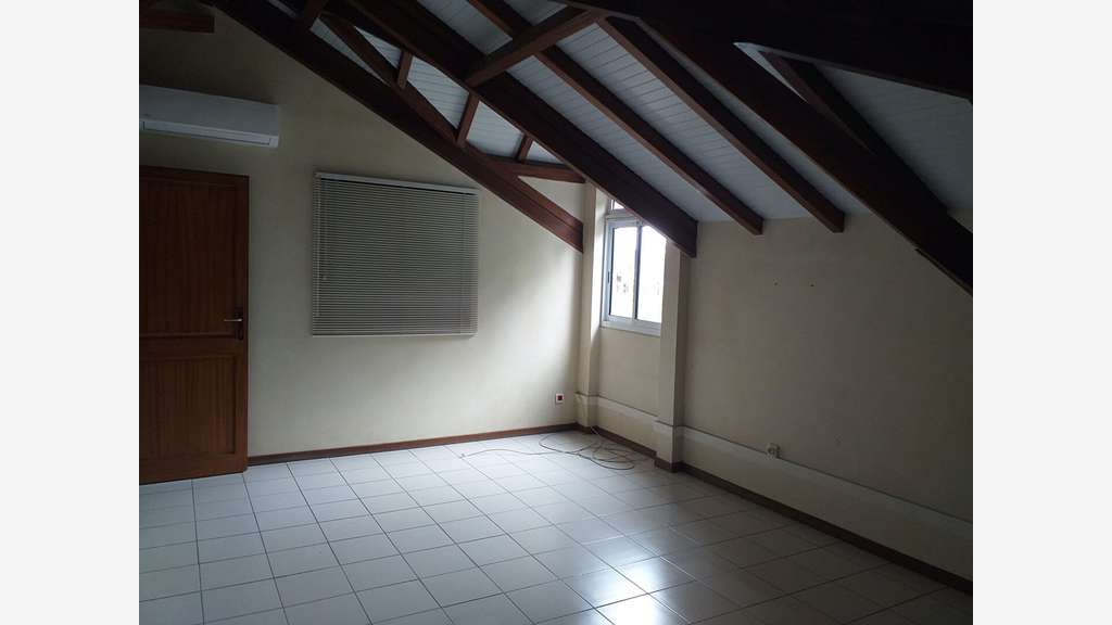 A louer bureaux de 165m² Zone franche Dillon Stade
