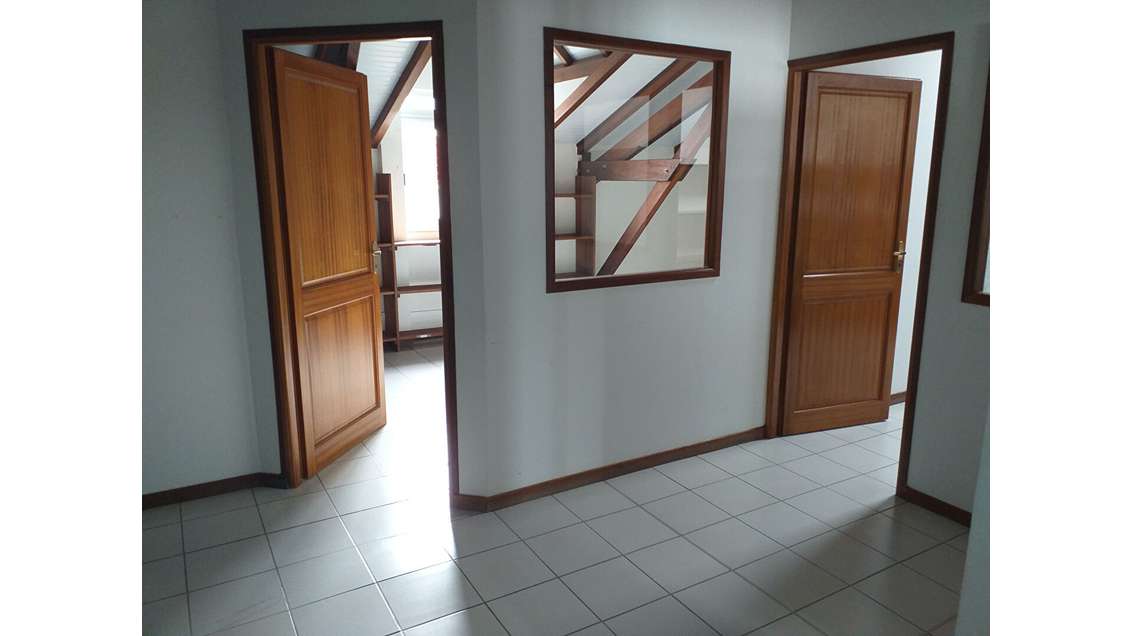 A louer bureaux de 165m² Zone franche Dillon Stade