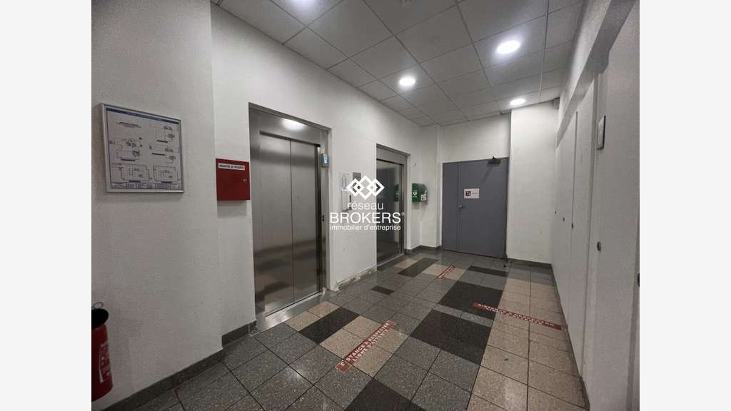 A louer bureaux de 175m² idéalement placés à Massy
