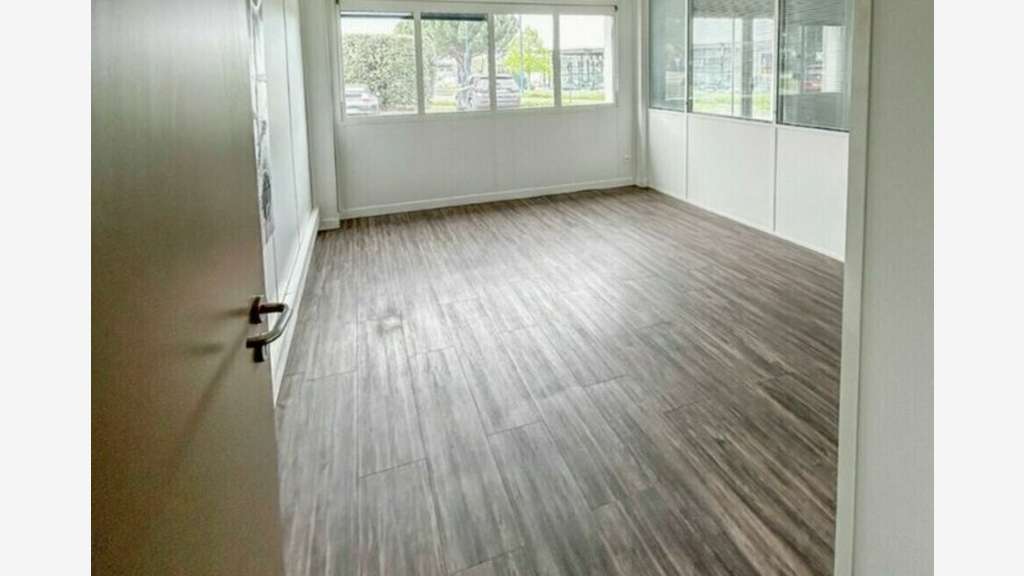 A louer bureaux 270m² PMR excellent état à Brive 