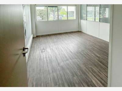 A louer bureaux 270m² PMR excellent état à Brive