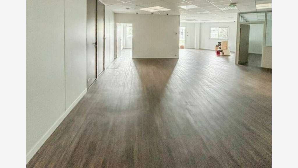 A louer bureaux 270m² PMR excellent état à Brive 