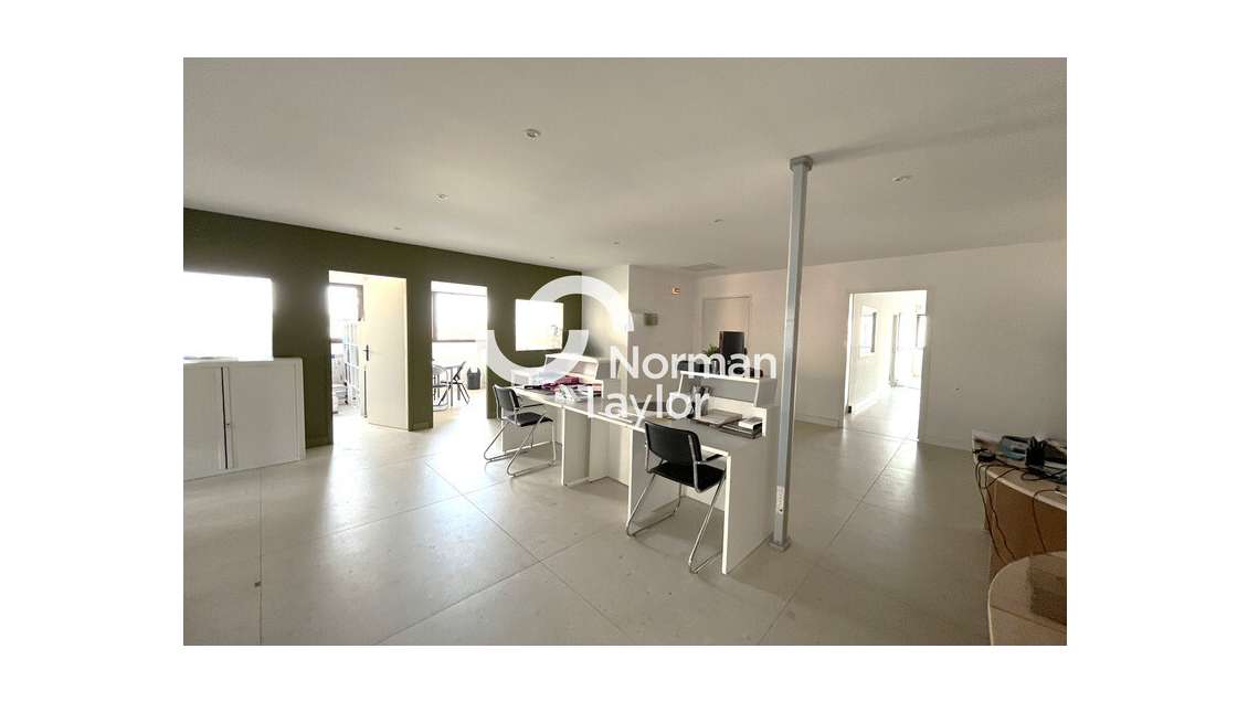 Bureaux de 210m² divisibles à louer à Juvignac