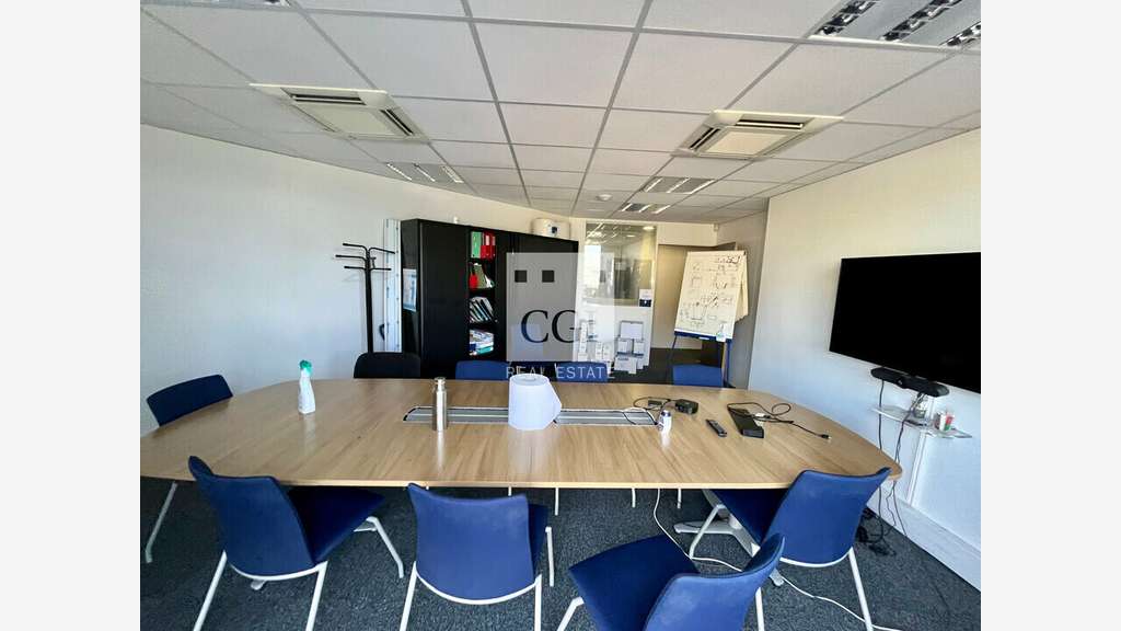 A louer bureaux de 214m² en zone tertiaire de Bron