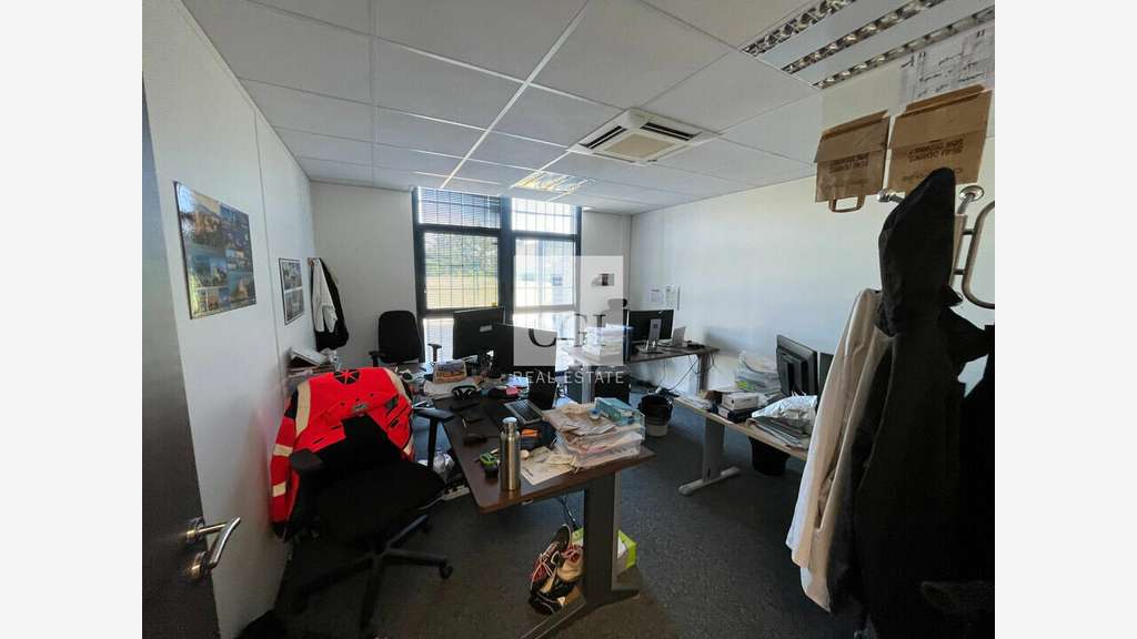 A louer bureaux de 214m² en zone tertiaire de Bron