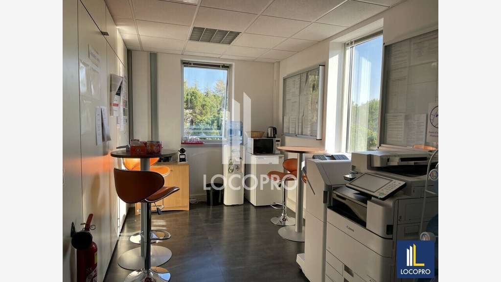 A louer bureaux lumineux de 222m² à Valbonne