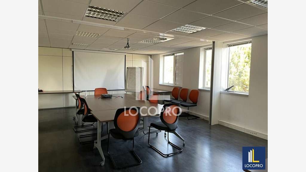 A louer bureaux lumineux de 222m² à Valbonne