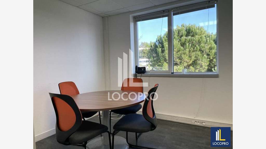A louer bureaux lumineux de 222m² à Valbonne