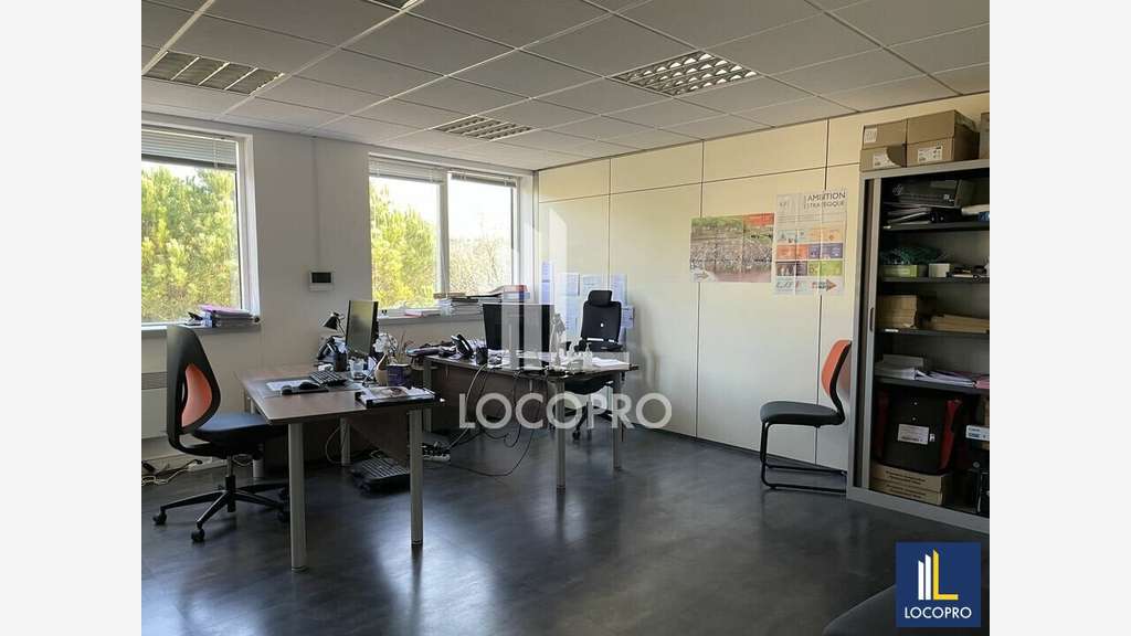 A louer bureaux lumineux de 222m² à Valbonne
