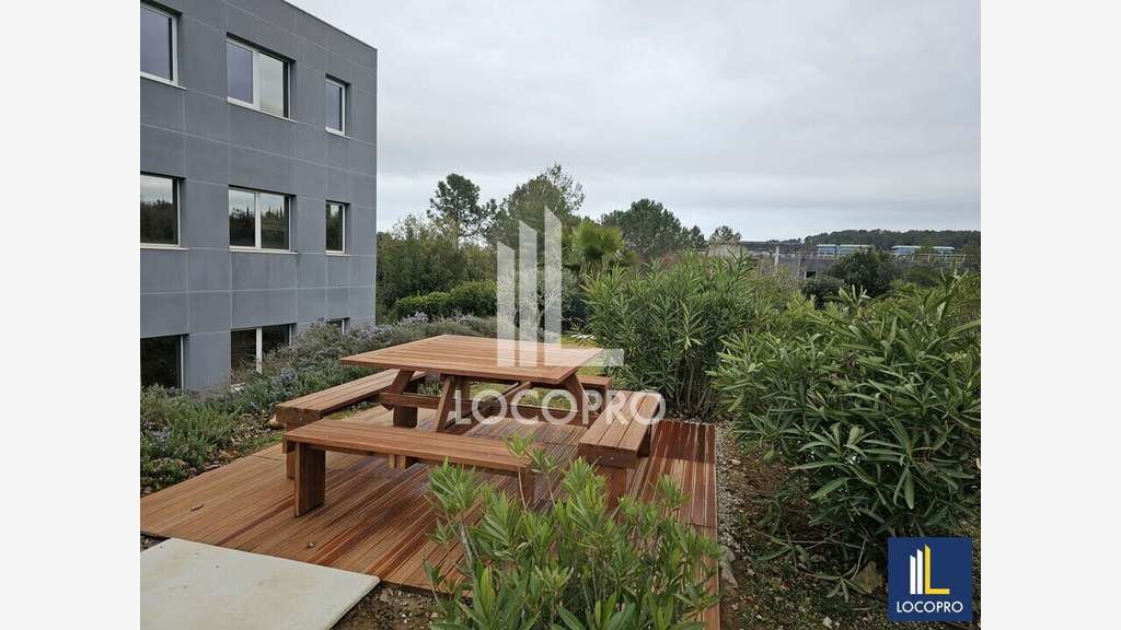 A louer bureaux lumineux de 222m² à Valbonne