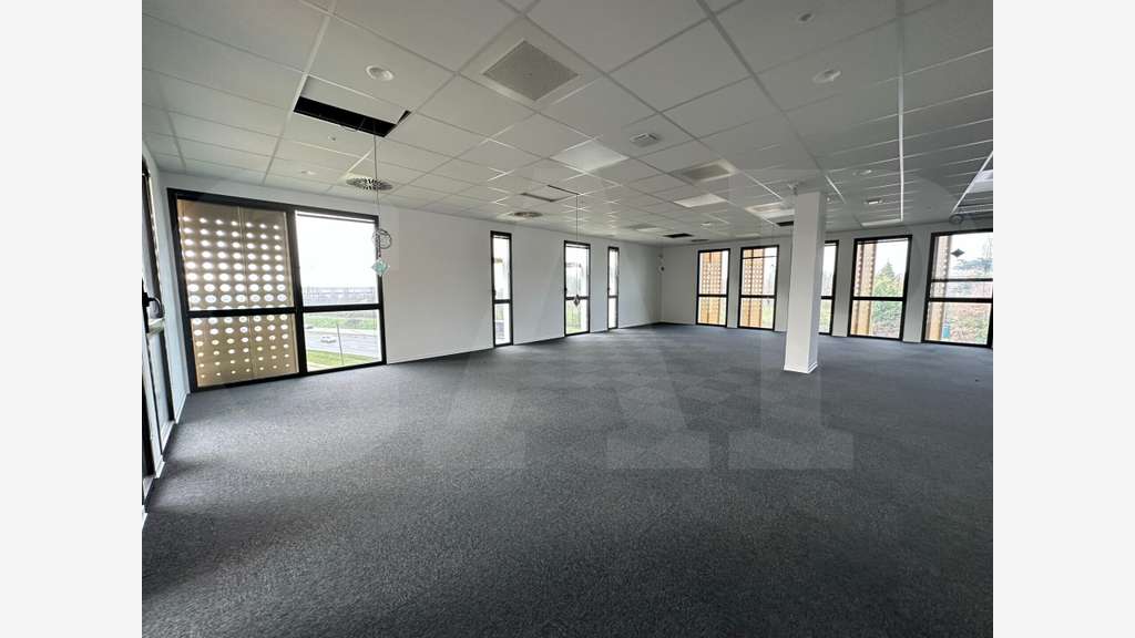 Bureaux de 245m² avec parkings à louer à Rennes