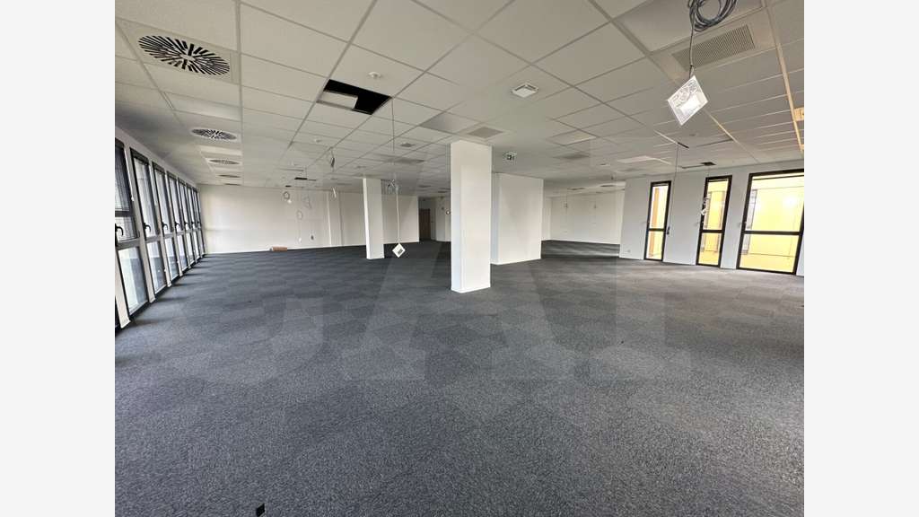 Bureaux de 245m² avec parkings à louer à Rennes