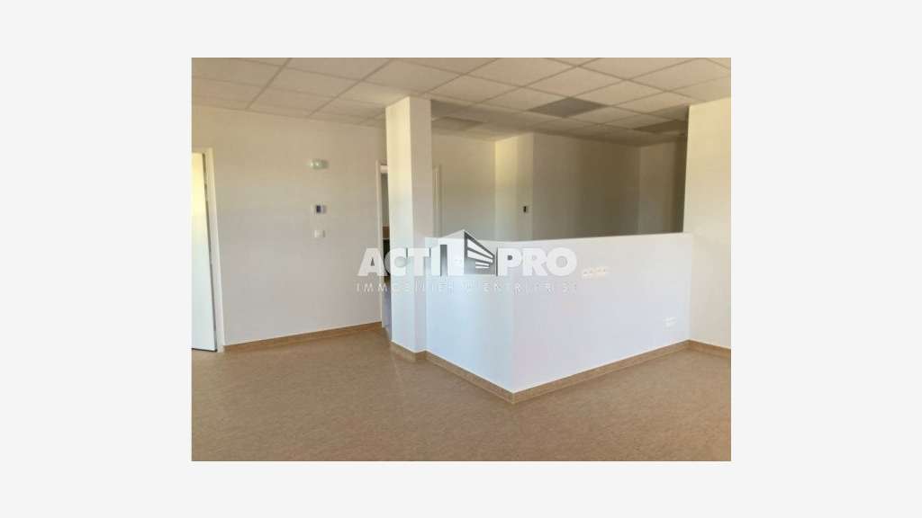 À louer bureaux de 250m² à Laroque des Alberes