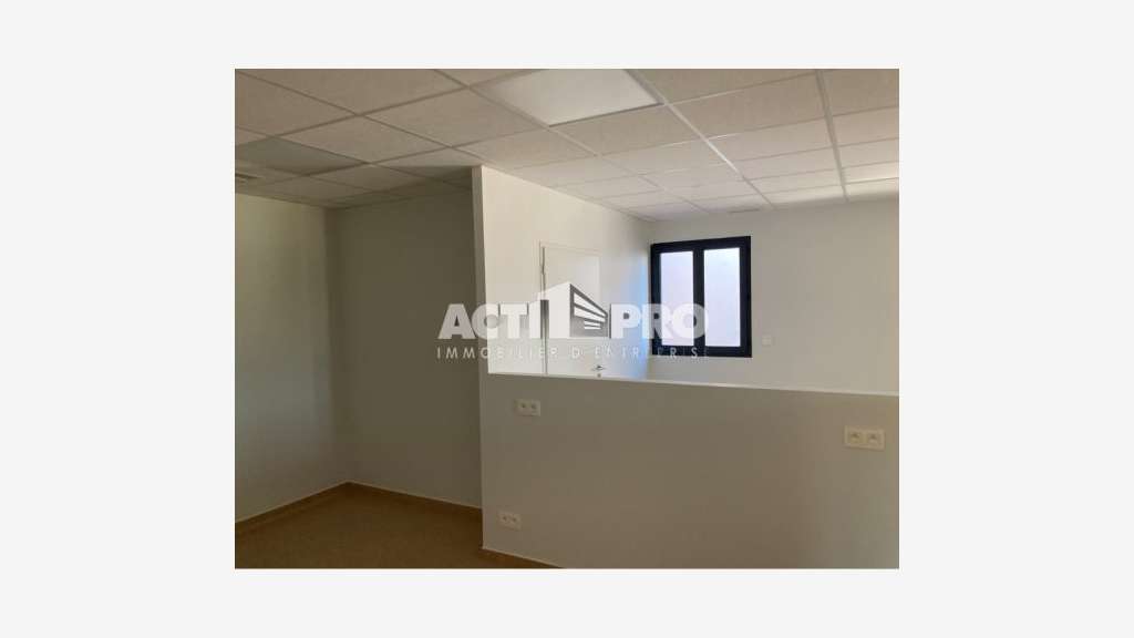 À louer bureaux de 250m² à Laroque des Alberes