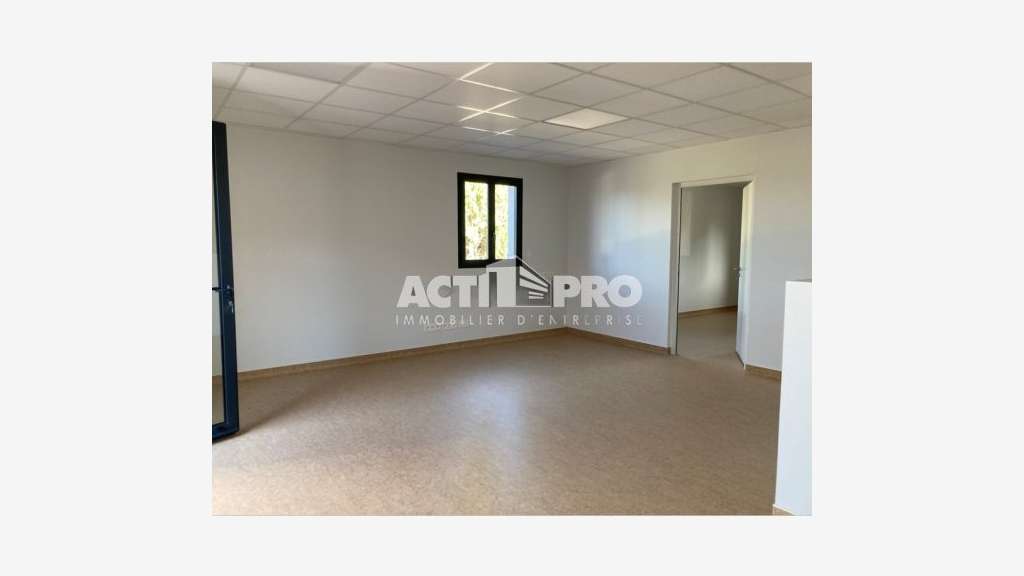 À louer bureaux de 250m² à Laroque des Alberes