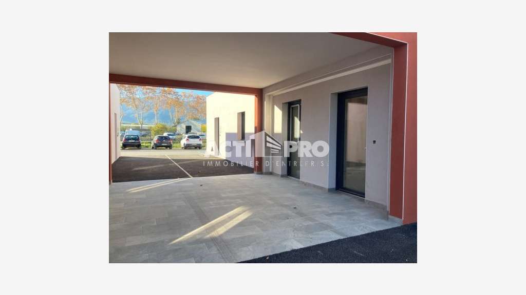 À louer bureaux de 250m² à Laroque des Alberes