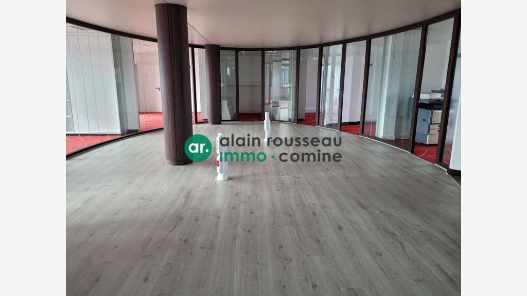 Bureaux de 250m² à louer à Orvault route de Vannes