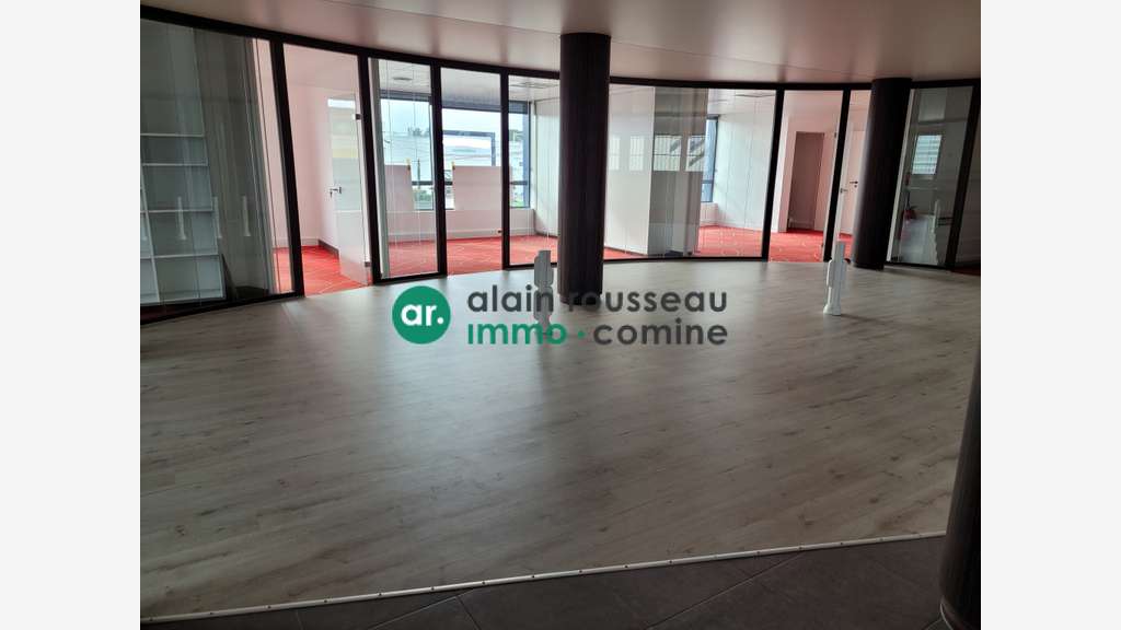 Bureaux de 250m² à louer à Orvault route de Vannes