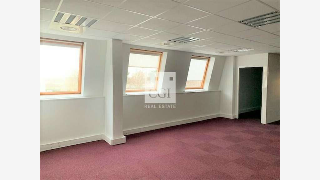 A louer bureaux de 255m² à Bron Saint Exupéry