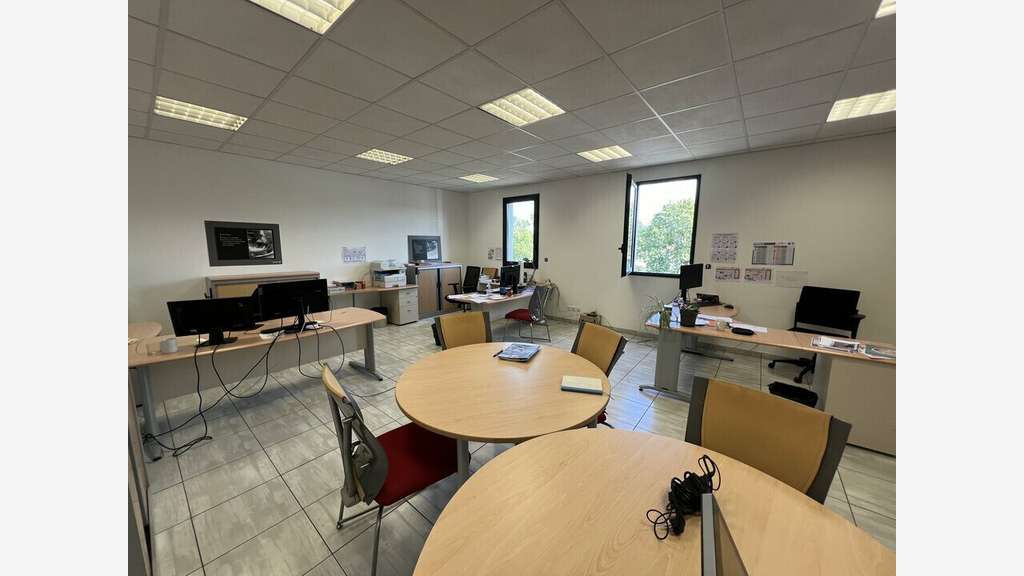 A louer bureaux neufs 45m² R+1 à Valence ZFU 