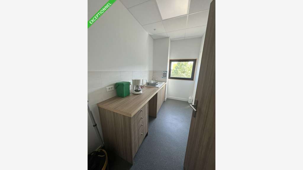A louer bureaux 272m² à Beaumont ZA Clairac