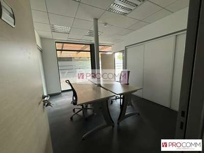 A louer bureaux 74m² R+2 sur site clos à Chartres