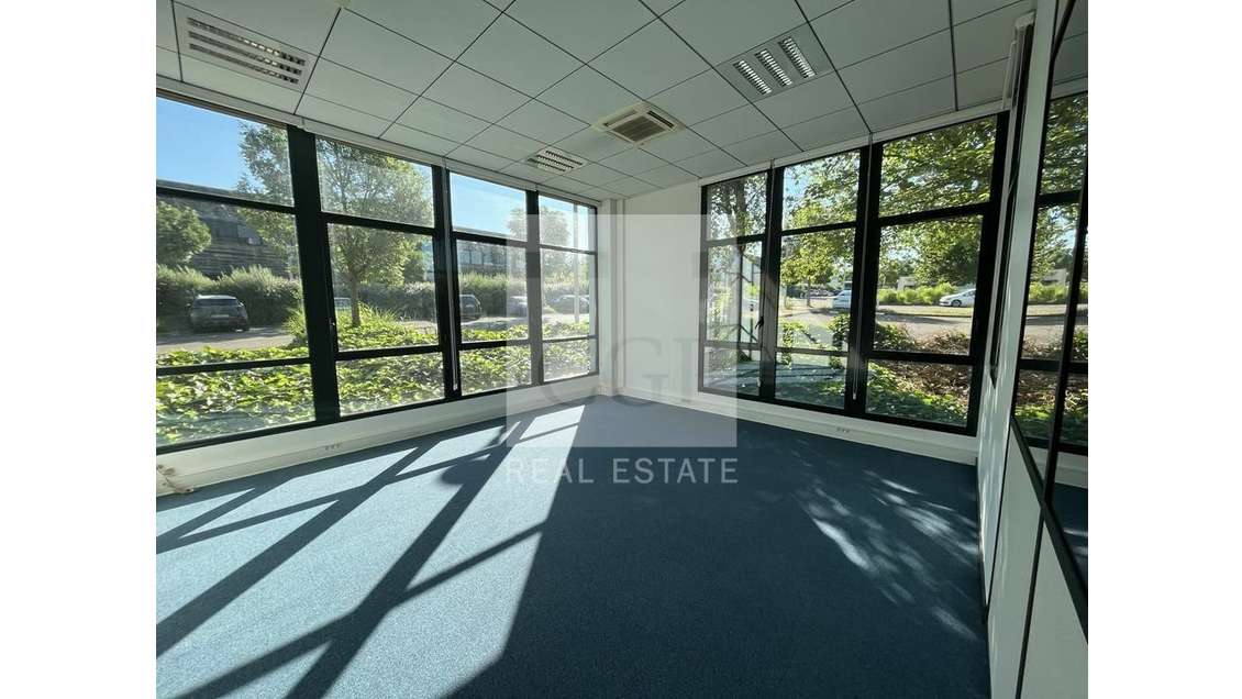 A louer bureaux de 294m² en RDC à Saint Priest