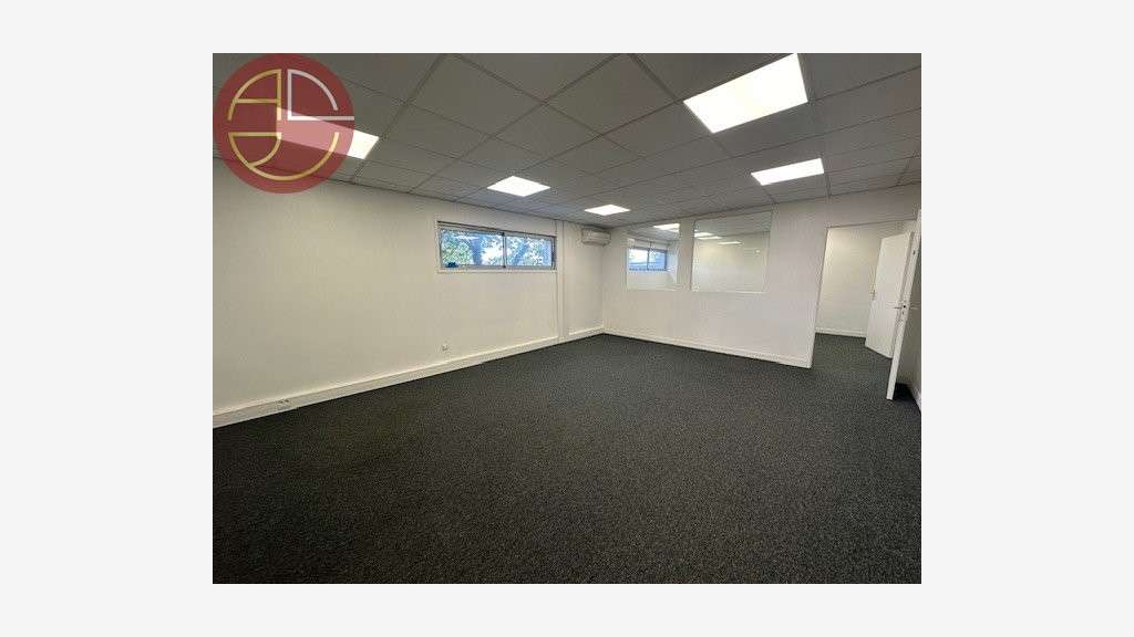 A louer bureaux 150m² R+1 proche métro à Balma