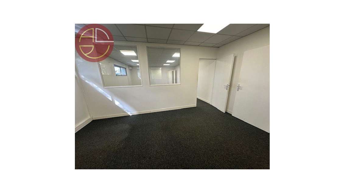 A louer bureaux 150m² R+1 proche métro à Balma