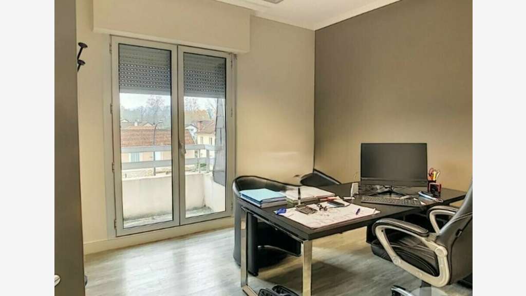 A louer bureaux de 313m² à Brive-la-Gaillarde