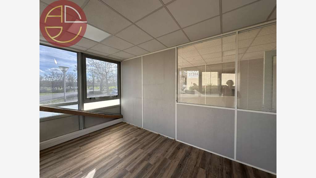 A louer bureaux 95m² RDC très lumineux à Labège
