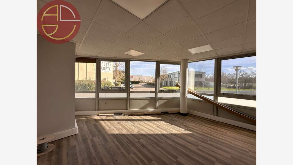 A louer bureaux 95m² RDC très lumineux à Labège