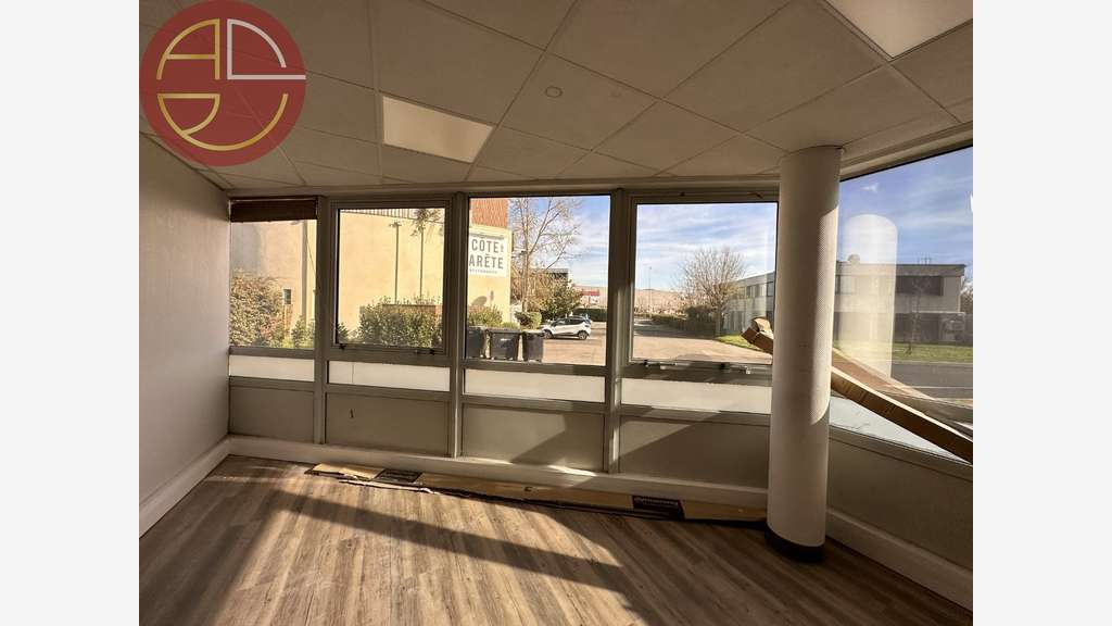 A louer bureaux 95m² RDC très lumineux à Labège