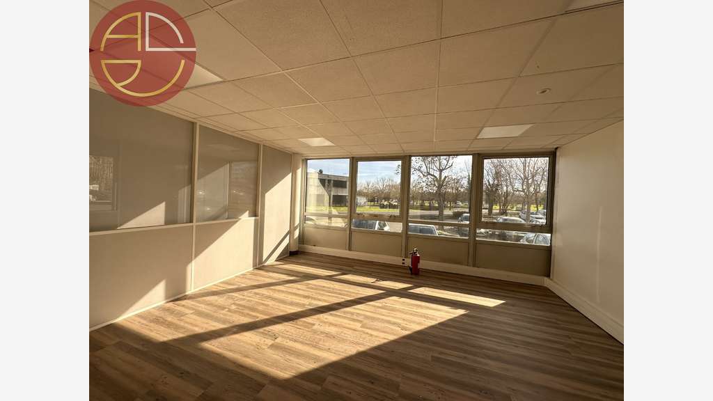 A louer bureaux 95m² RDC très lumineux à Labège