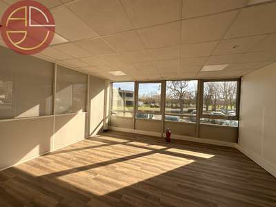 A louer bureaux 95m² RDC très lumineux à Labège