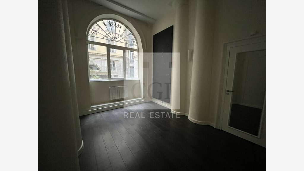 A louer bureaux de 434m² en RDC à Pusignan