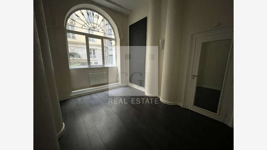A louer bureaux de 434m² en RDC à Pusignan