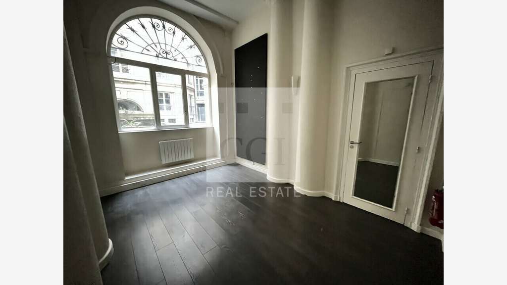 A louer bureaux de 434m² en RDC à Pusignan