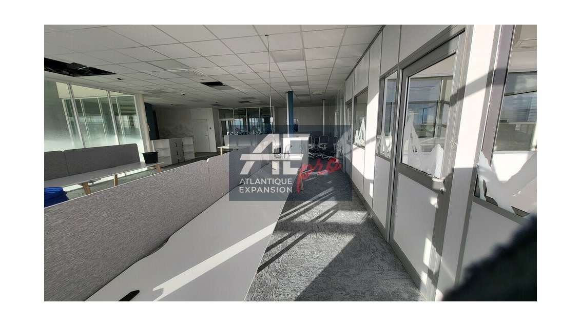 Plateau bureau rénové 159m² R+1 à louer Malville 