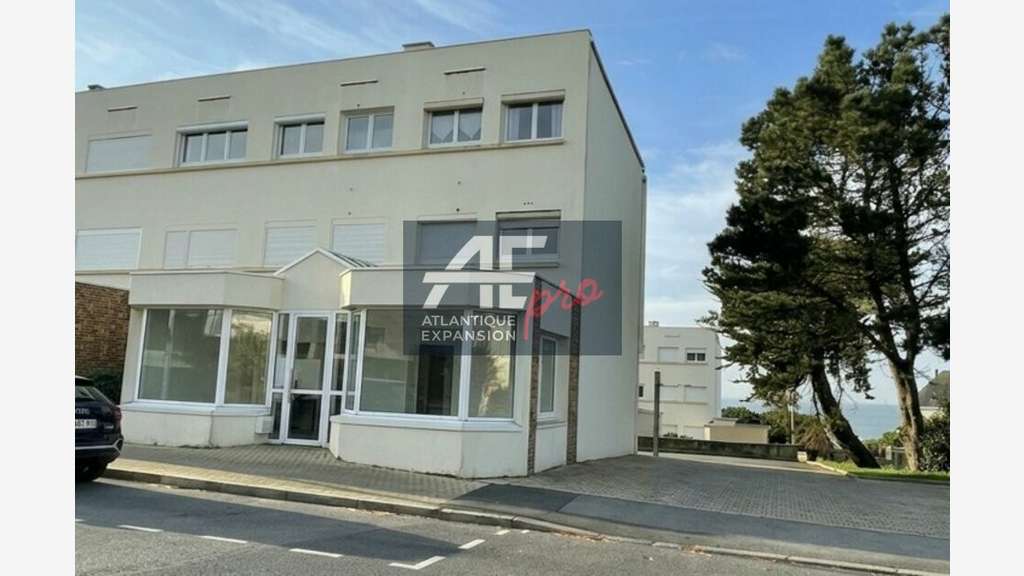 A louer bureaux 70m² double vitrine à Pornichet