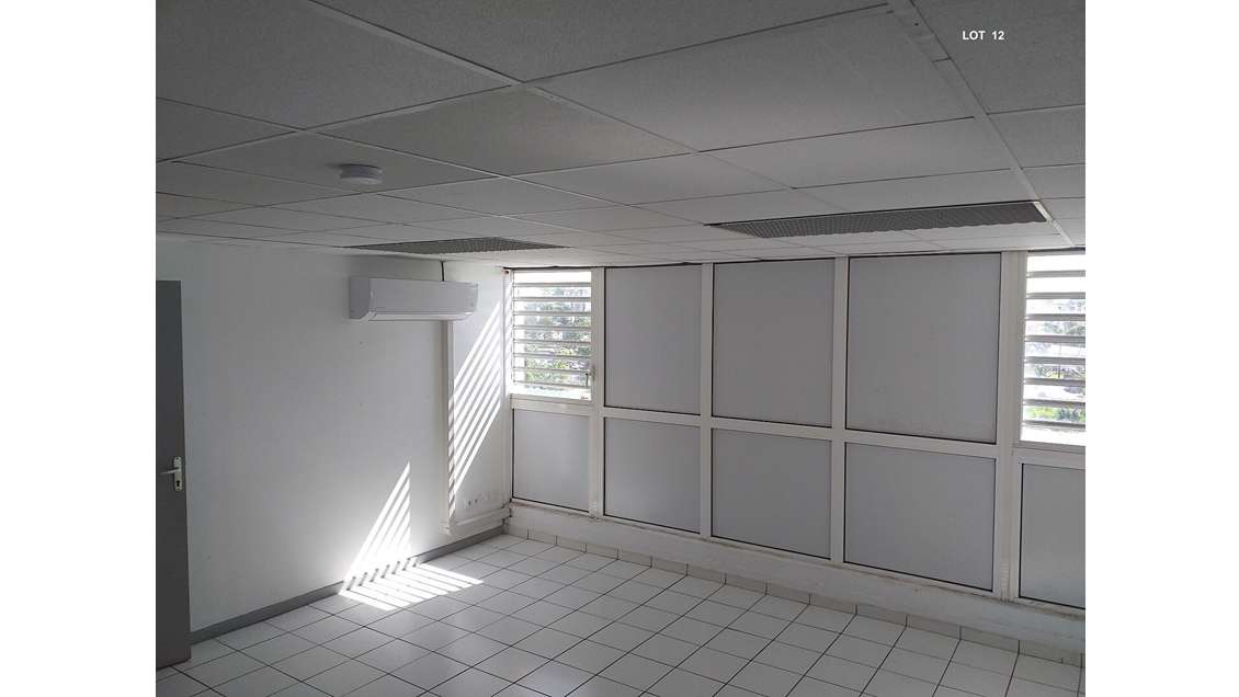 A louer bureaux 50m² & 80m² Fort de France Kerlys