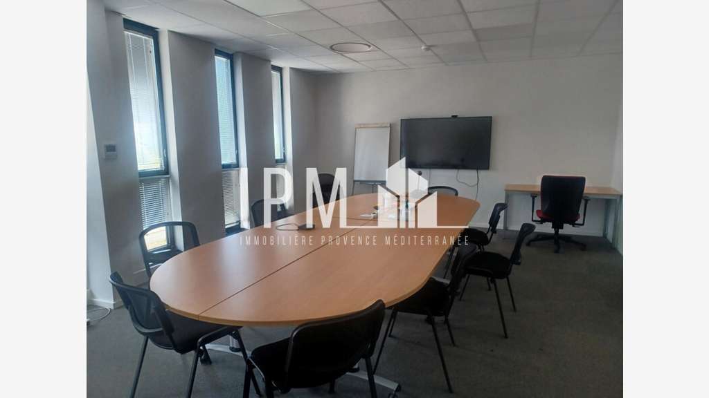 A louer bureaux de 610m² en R+2 à Marseille 13013