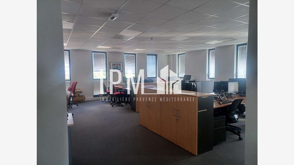 A louer bureaux de 610m² en R+2 à Marseille 13013