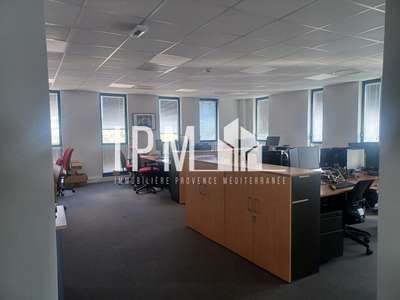 A louer bureaux de 610m² en R+2 à Marseille 13013