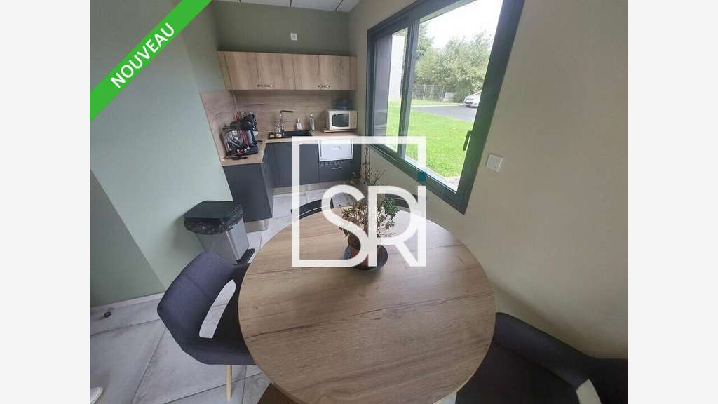 A louer bureaux 225m² dans bâtiment neuf à Thiers