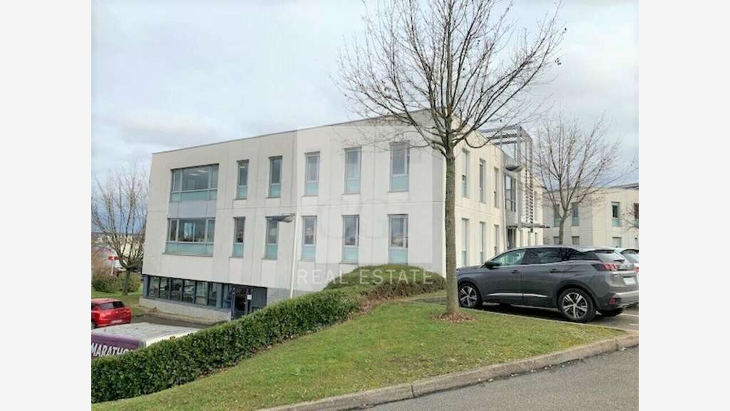A louer bureaux de 675m² à Limas