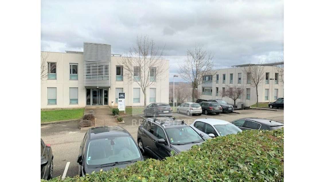 A louer bureaux de 675m² à Limas