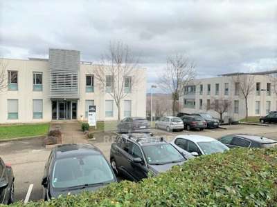 A louer bureaux de 675m² à Limas